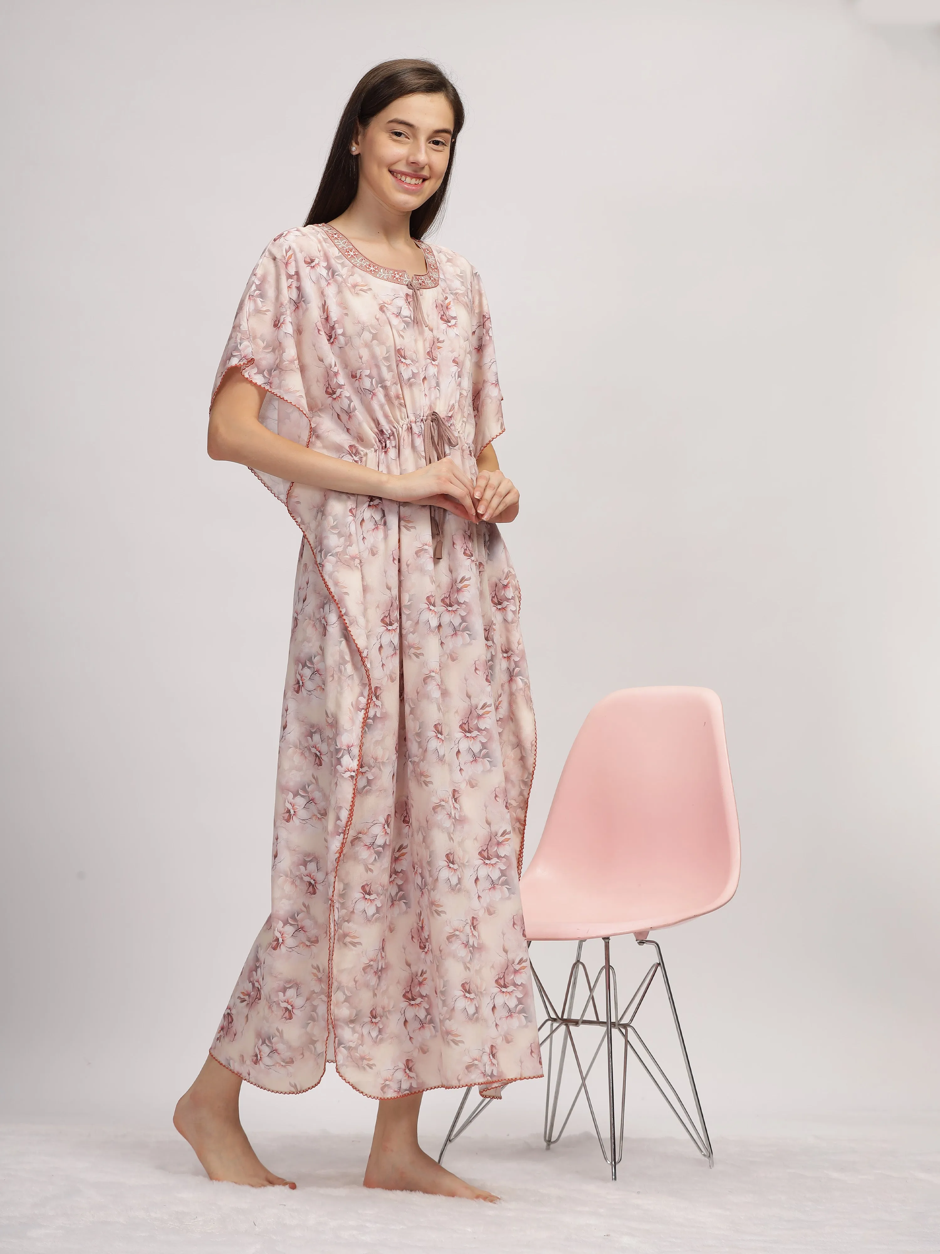 Beige Poly Viscose Kaftan: Classic with a Touch of Sophisticated Beige Comfort