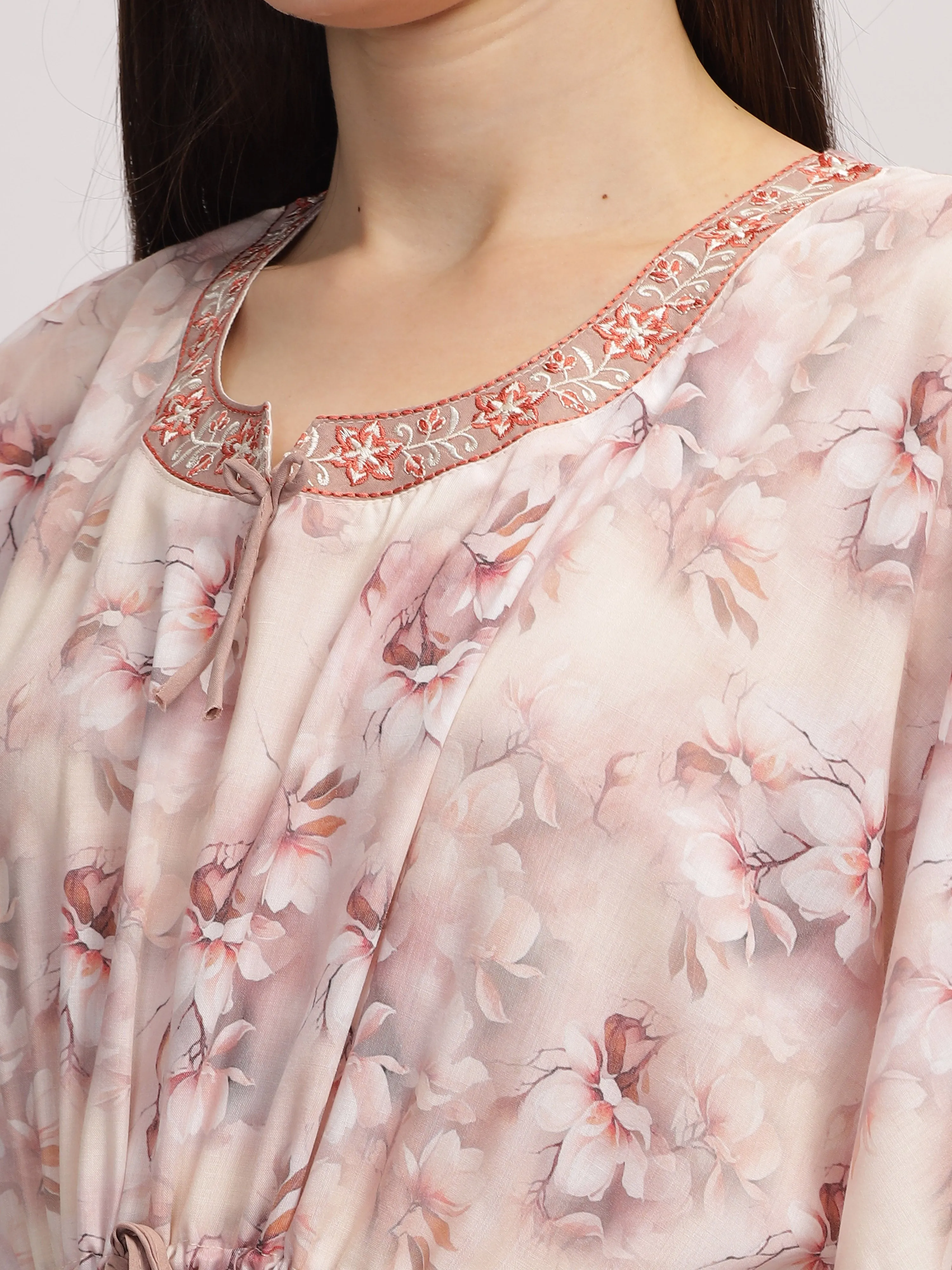 Beige Poly Viscose Kaftan: Classic with a Touch of Sophisticated Beige Comfort