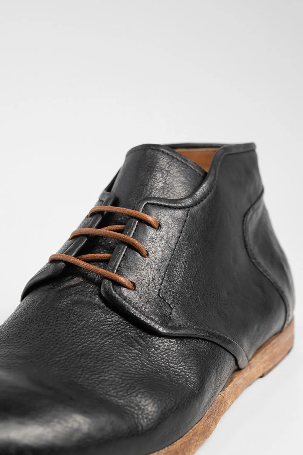 BRUCE rugged-black chukka boots.