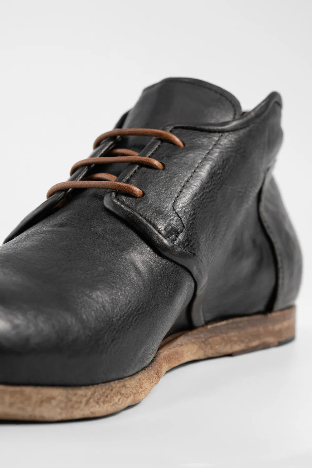 BRUCE rugged-black chukka boots.