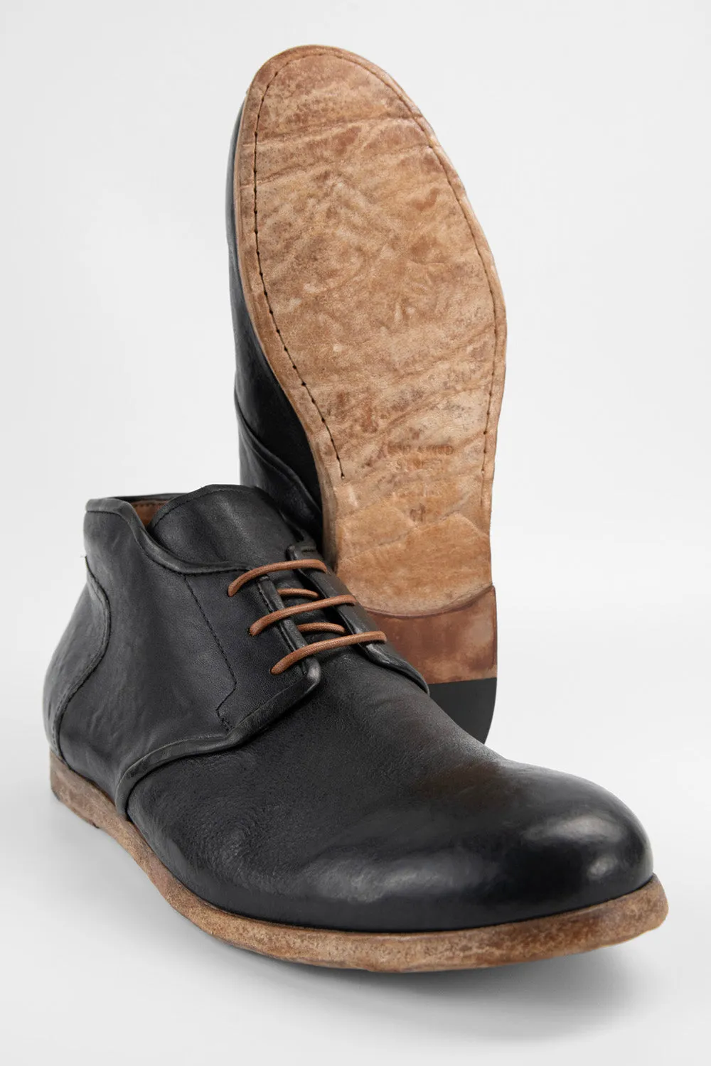 BRUCE rugged-black chukka boots.