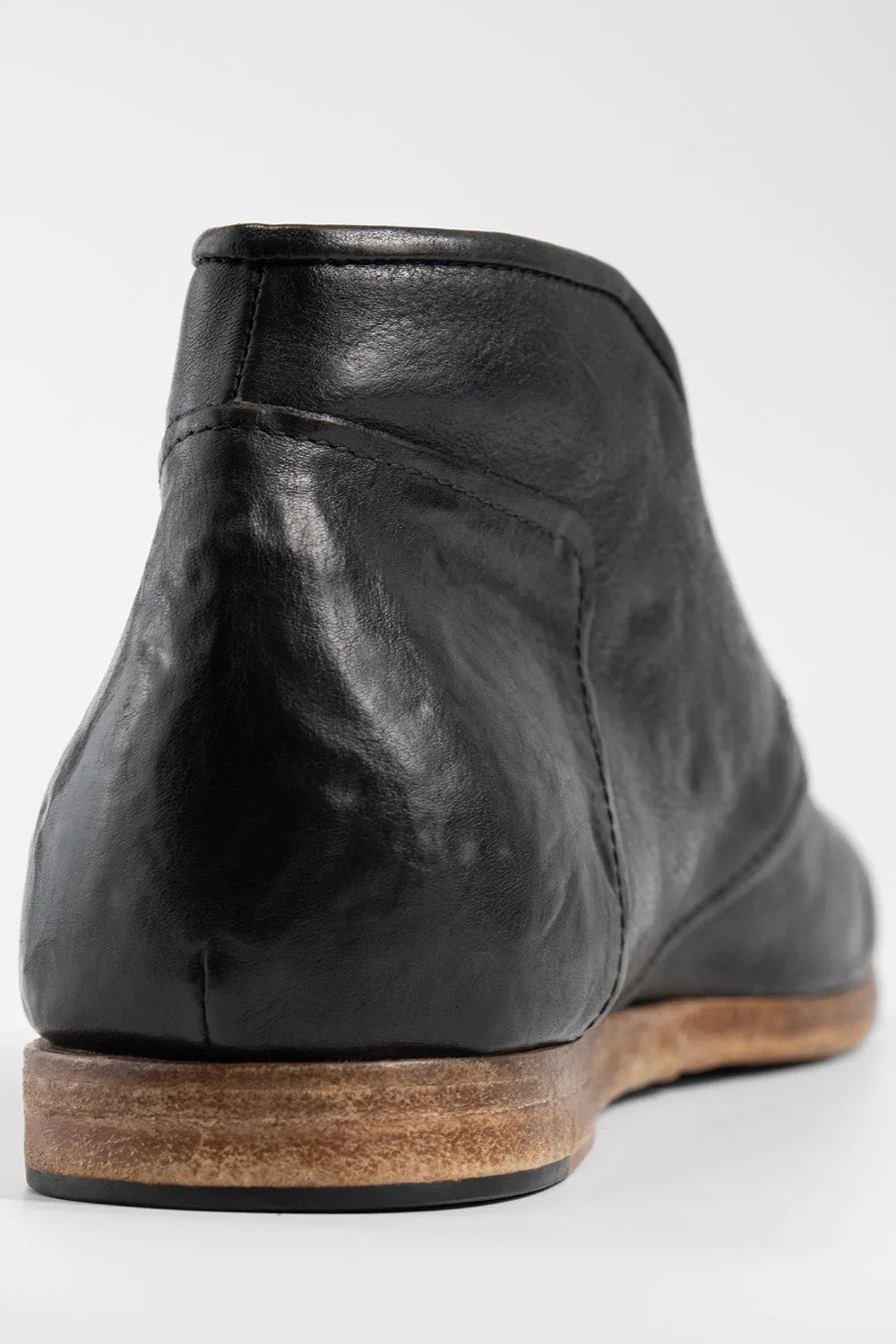 BRUCE rugged-black chukka boots.