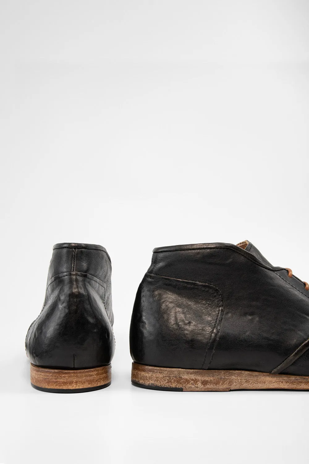 BRUCE rugged-black chukka boots.