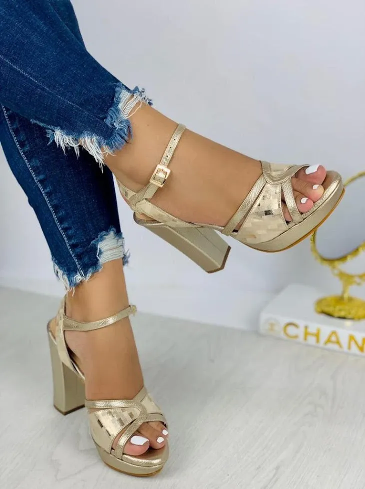 Golden Glamour Radiant High Heels for Show-Stopping Elegance